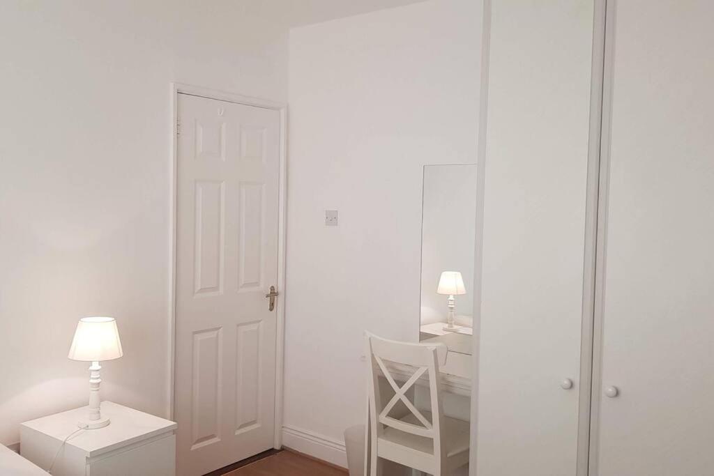 3 Bedroom 3 Bathroom House, Dublin Lucan Bagian luar foto