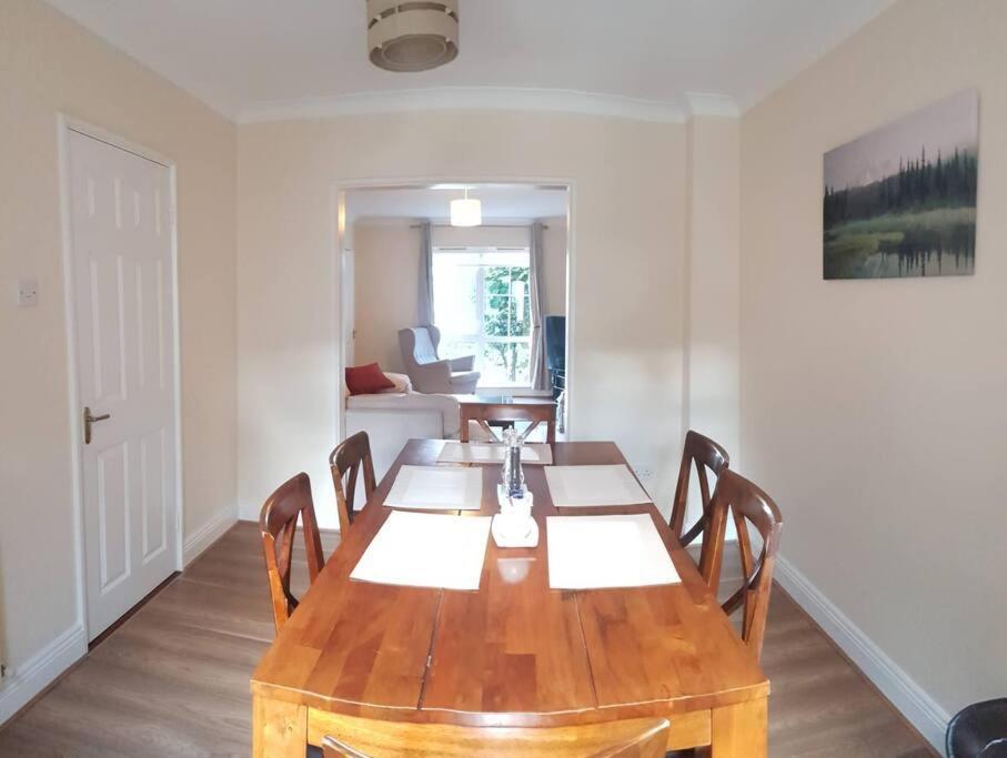3 Bedroom 3 Bathroom House, Dublin Lucan Bagian luar foto