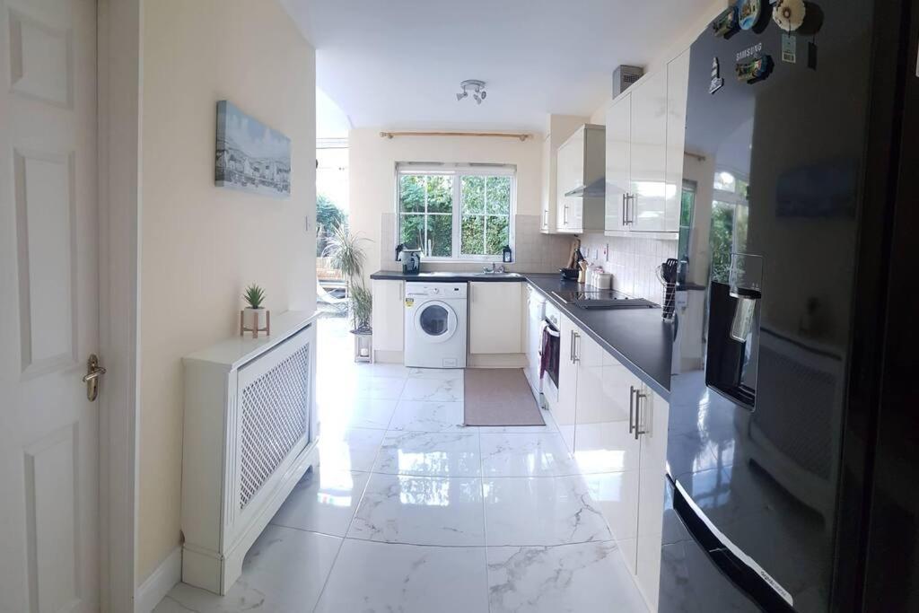 3 Bedroom 3 Bathroom House, Dublin Lucan Bagian luar foto